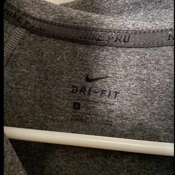 Nike pullover - Picture 2 of 2